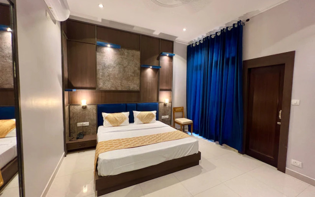 Divine By The Lake Hill