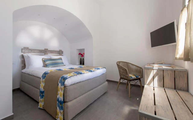 Caldera's Dolphin Suites