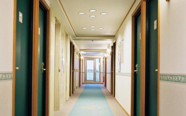 Toyoko Inn Kanazawa Kenrokuen Korimbo