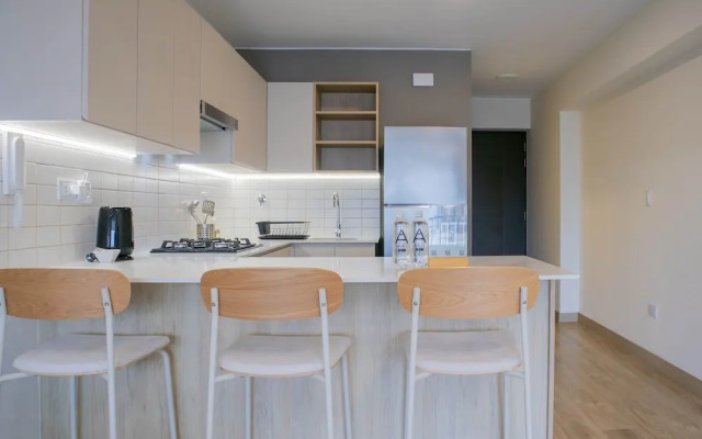 w Charming 2BR w Balcony in Miraflores