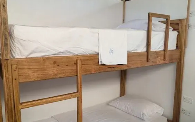 Pacific Waves Hostel & Surf