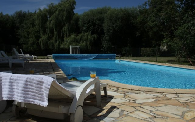Charming Chalet with Swimming Pool in Quend
