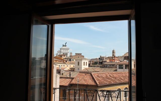 Reginella White Apartment