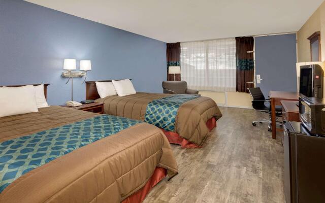 Days Inn by Wyndham Montgomery Near AUM