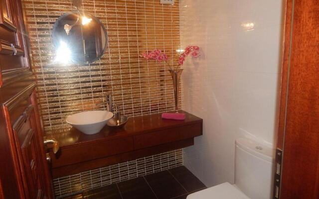 Peggy's Villa-House with private pool 25' from Athens Intl Airport