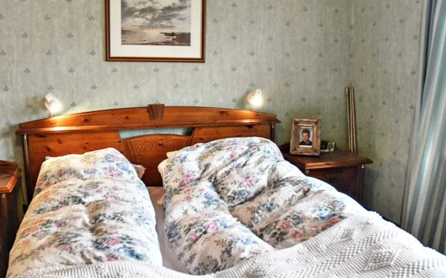 10 Person Holiday Home in Midsund