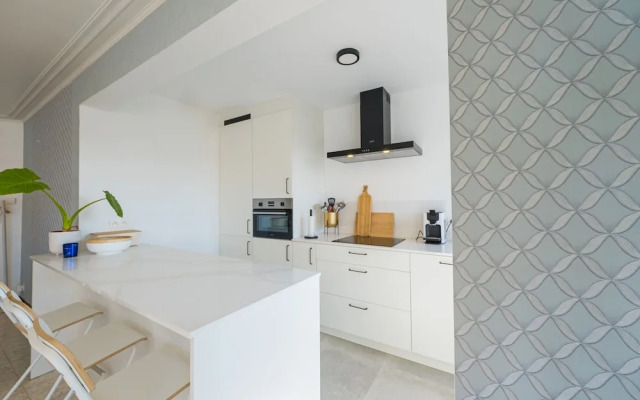 Apartment With Hinterland Views