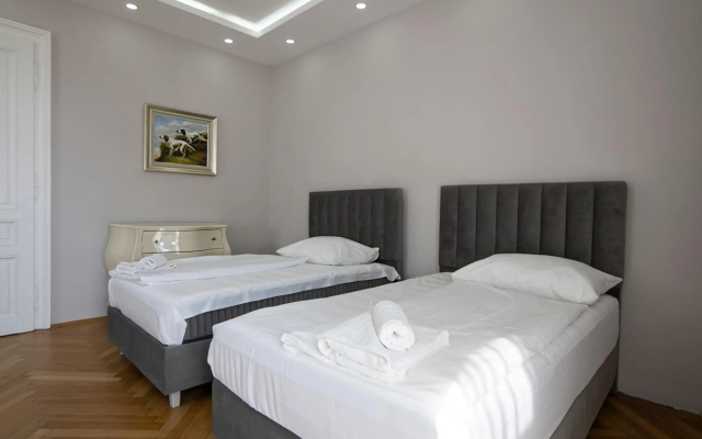 2 room apt with a balcony - 2 min to Michelbeuern AKH - Hotel in Vienna - Photo 2