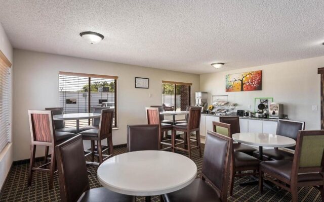 Rodeway Inn Cedar Rapids Westdale