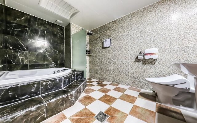 Born Hotel Cheongju