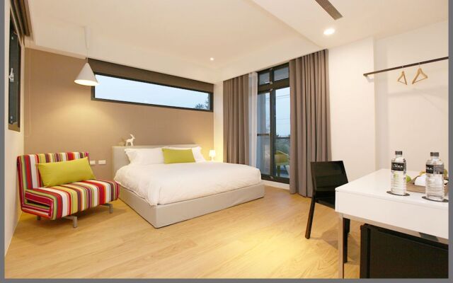 Lovely Pond Hostel
