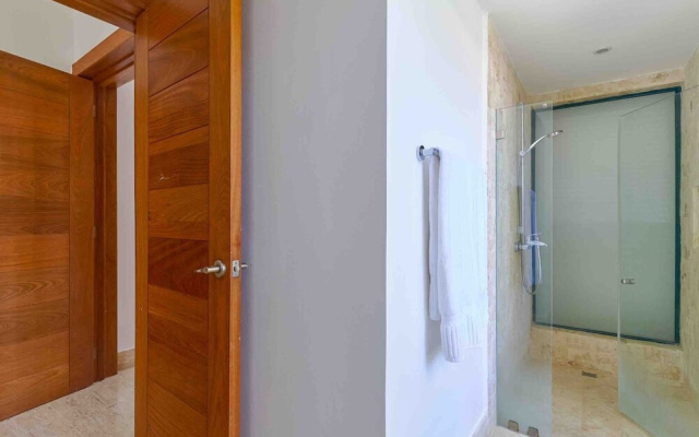 3BR Sublime Essence Beachfront Jaccuzi BBQ