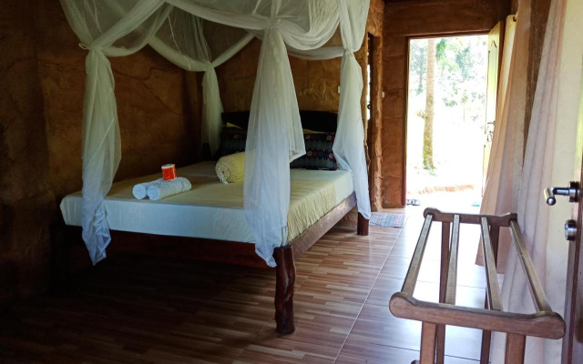 On The Rocks Bungalows, Restaurant and Jungle Trekking Tours - From May to September only stay here — 3-star hotel in Bukit Lawang