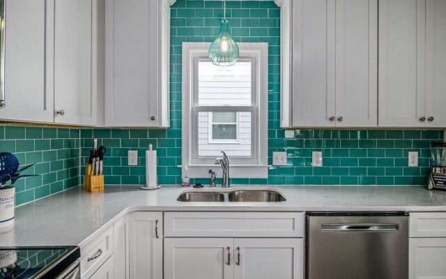 Dream Weaver 4 Bedroom Home by RedAwning