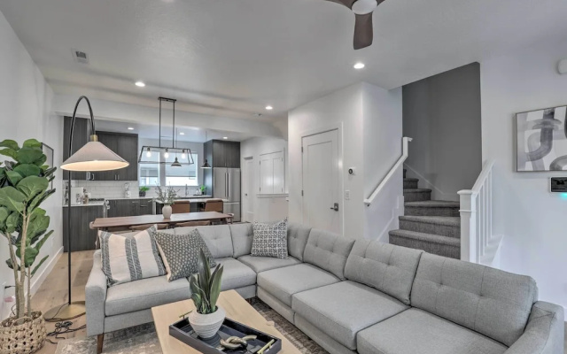 Chic & Sunny Provo Townhome w/ Rooftop Deck!