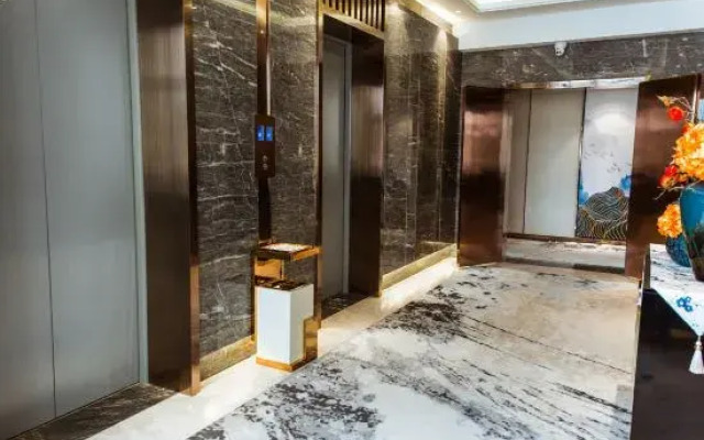 Dingxi Longwan Peninsula International Hotel