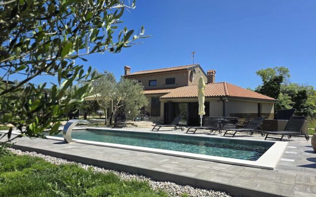 Olive Garden Paradise with Swimming pool