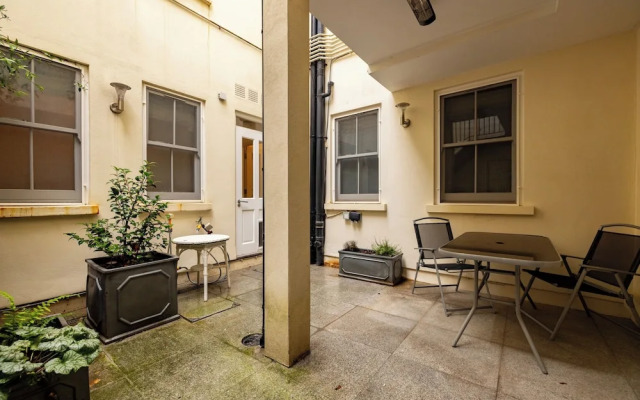 Large 4-bed 8-guests W/patio 1841 House Paddington