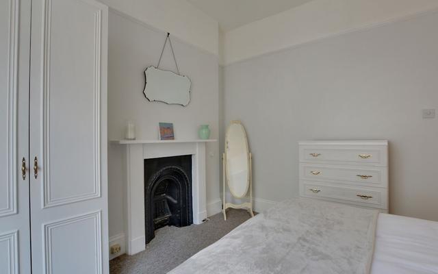 Apartment in Old-style With bay Window, a Modern Kitchen and a Warm Chimney