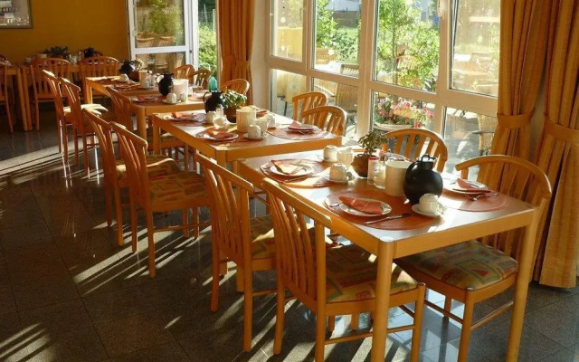 Hotel Calhoun by Oyo