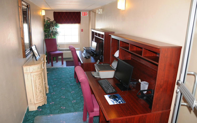 Super 8 By Wyndham Lamar