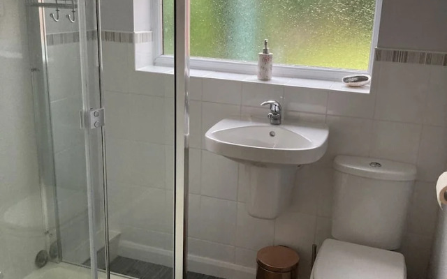 Spacious Detached Bungalow With Ample Parking