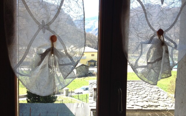 Chiesa In Valmalenco Casa In Borgo