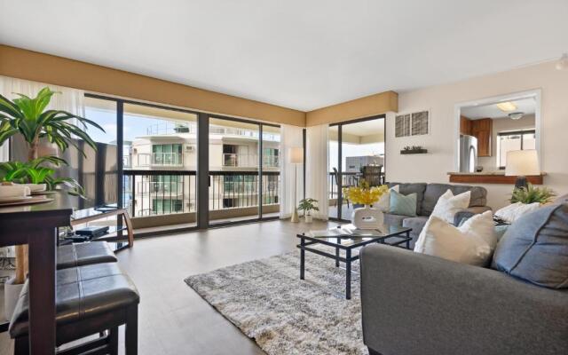 Spacious Waikiki Beach 2BR-Ocean View-Free Parking