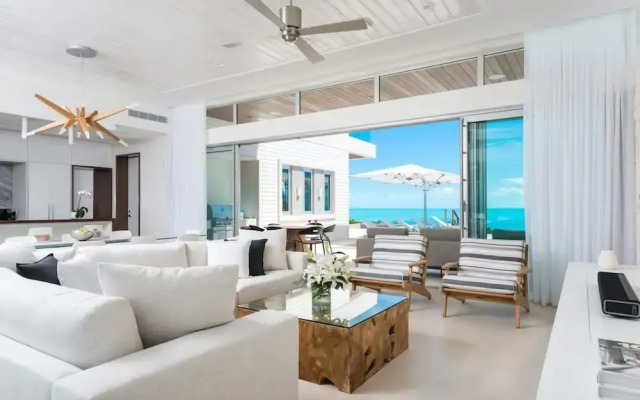 Oceanfront Luxury Villa Infinity Plunge Pools