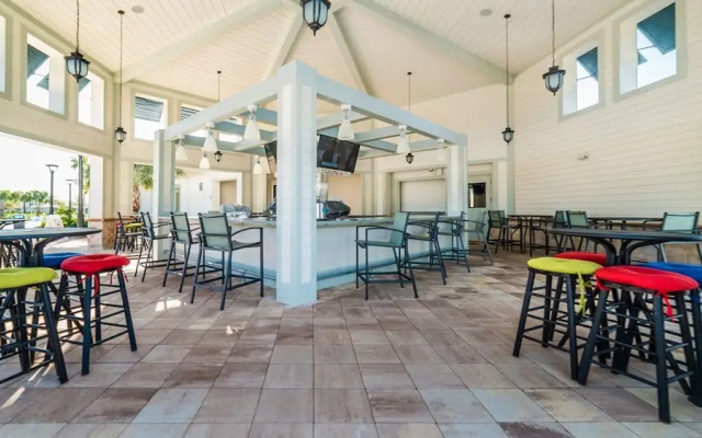 Family Oasis: Pool, Themed Rooms & Resort Access