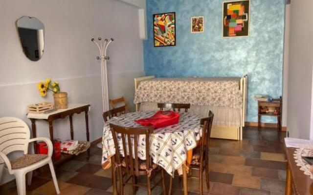 Casa indipendente con ampia veranda