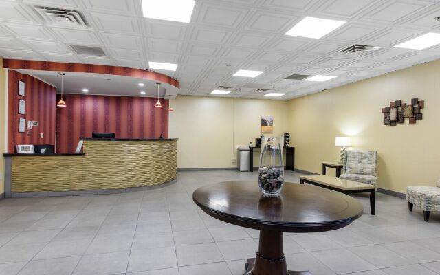 Quality Inn & Suites Charleston - Civic Center