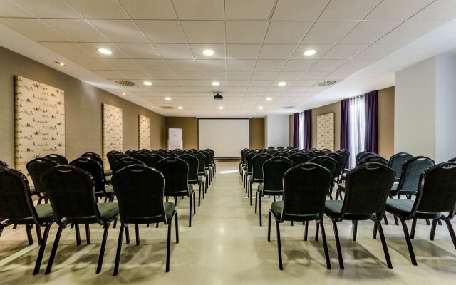Hotel YIT Vía Sevilla Mairena