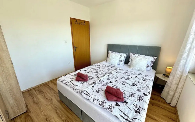 Apartment Lora 2