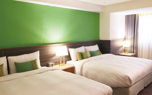 Green World Triplebeds Hotel