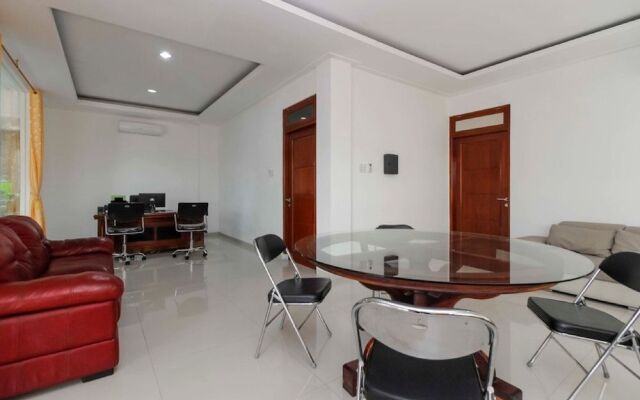 RedDoorz Plus near Ragunan Zoo