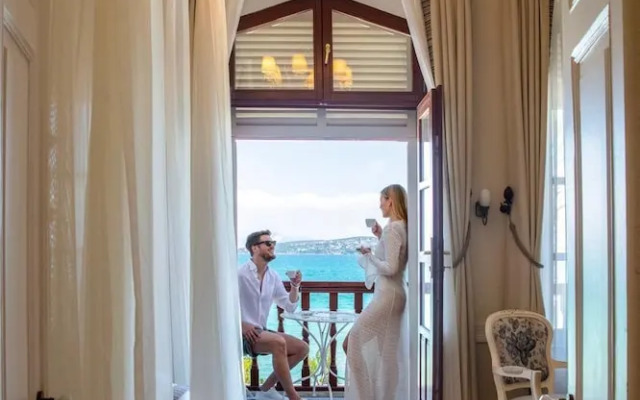 Rasim Palas (Adults Only +12)