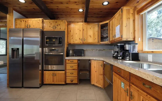 High-end Cabin 3BR 30min to Hoodoo Ski