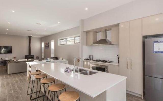 43A Twynam Street - Snowfall