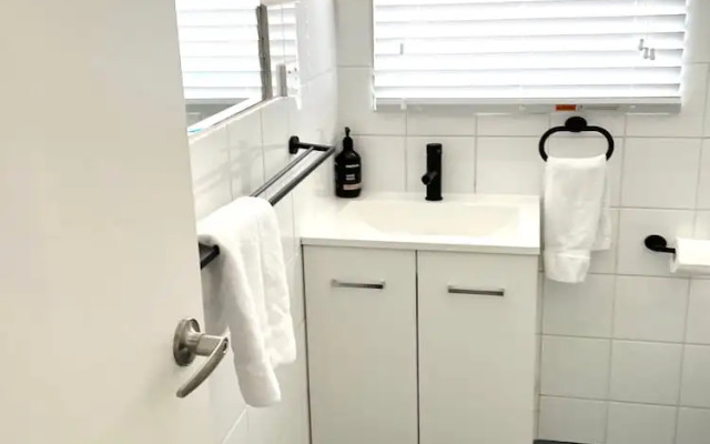 3BR Unit Free Park Wifi Campbelltown