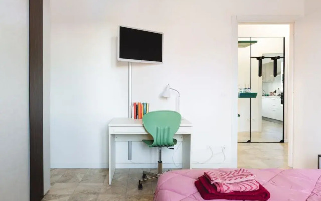 Parma Railway Station Apartment with Garage