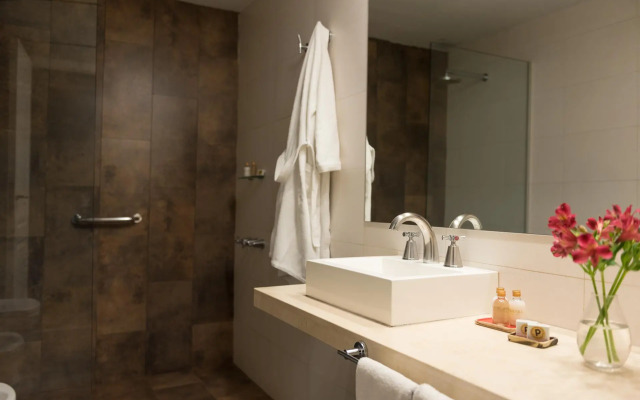 Portal Plaza Suites