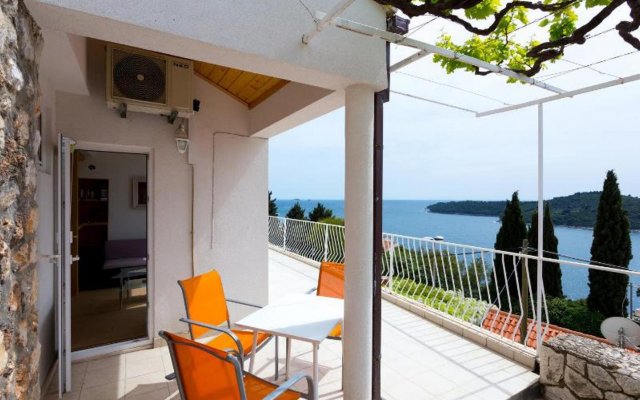 Charming Studio Apartment With Beautiful Panoramic sea View