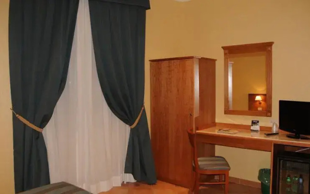 Colonna Room Rental