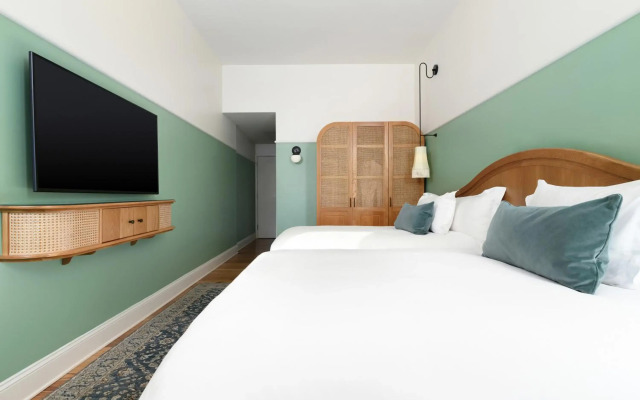 The Drayton Hotel Savannah, Curio Collection by Hilton