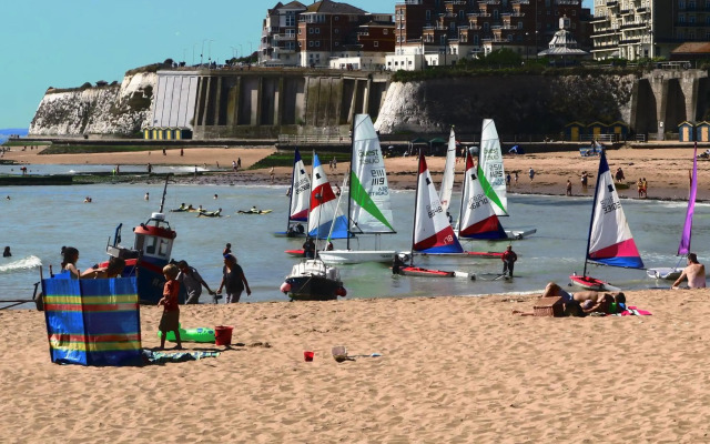 Shorley Wall Broadstairs by the Beach with Parking