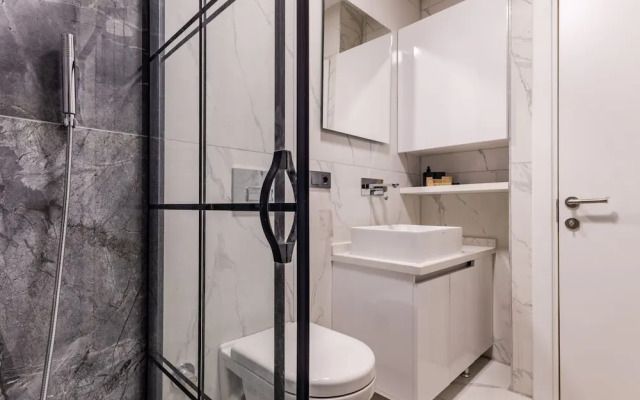 Central and Modernly Furnished Flat in Sisli