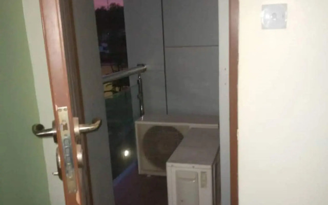 Ozom Hotel