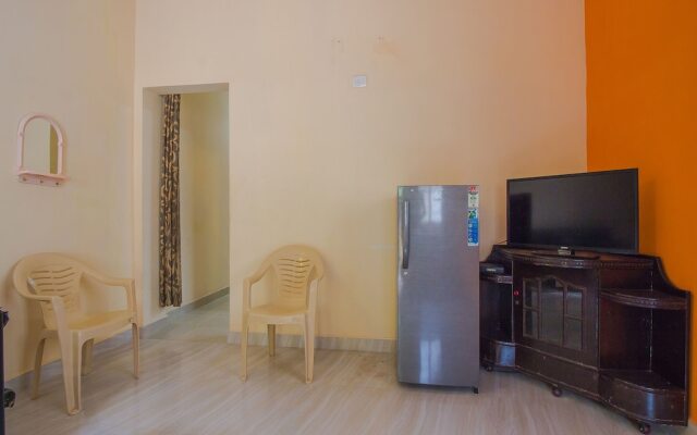 OYO 17370 Home Colorful 1BHK Calangute Beach