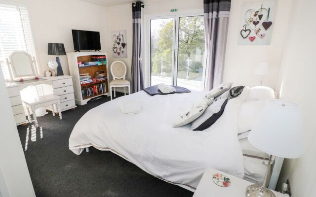 Number 10 Lime Lodge